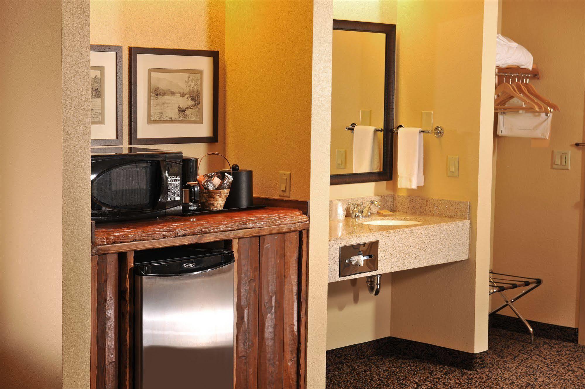 Grand Lodge Hotel Wausau - Rothschild Buitenkant foto